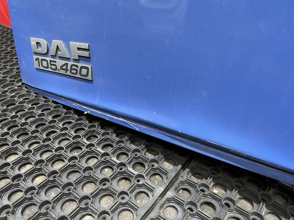 Дверь левая каркас