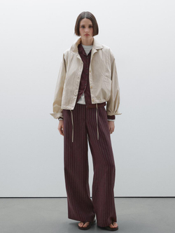 Massimo Dutti Бомбер со швами и сборкой, экрю