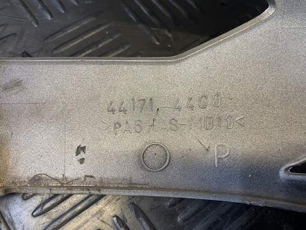 Пластик передний правый Suzuki GSR400 (GK7DA) 44171-44G0