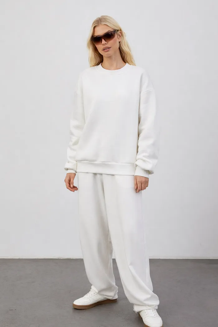 Утепленный свитшот кремового цвета