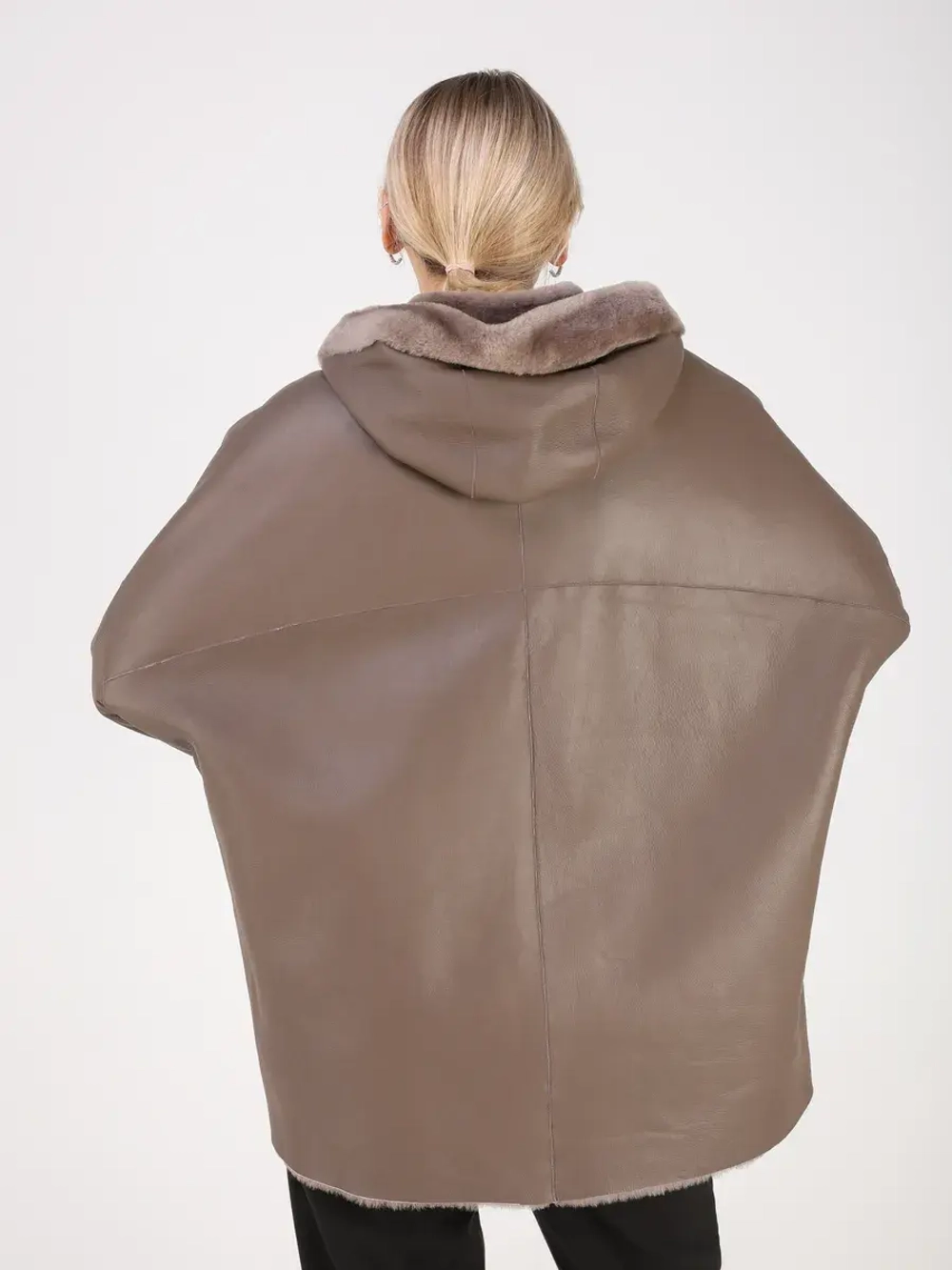 Дубленка зимняя натуральная с капюшоном оверсайз