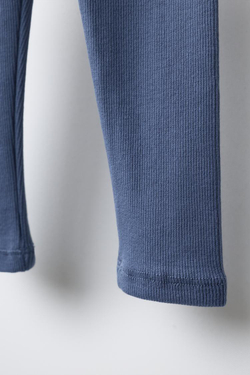 ZARA ЛЕГИНСЫ В РУБЧИК С НАШИВКОЙ, ВЫЦВЕТШИЙ СИНИЙ