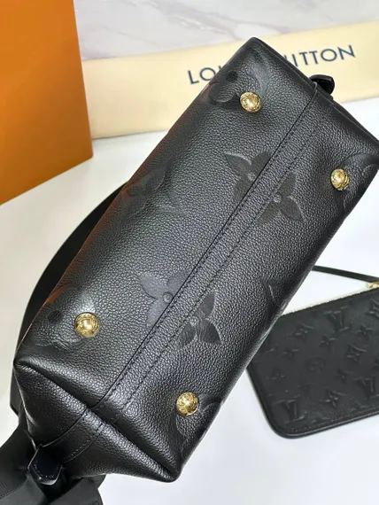 Сумка-хобо Louis Vuitton Carry All черная