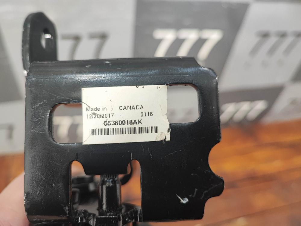 Петля двери задней правой Chrysler Sebring Новая Оригинал 55360918AK