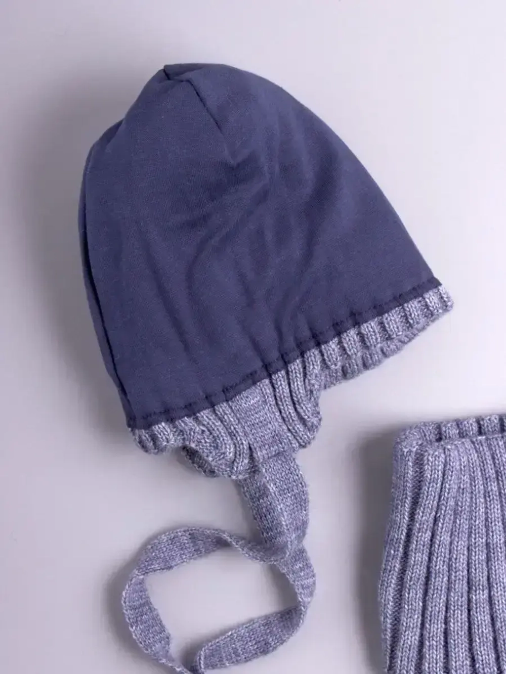 Шапка осенняя детская на завязках и снуд