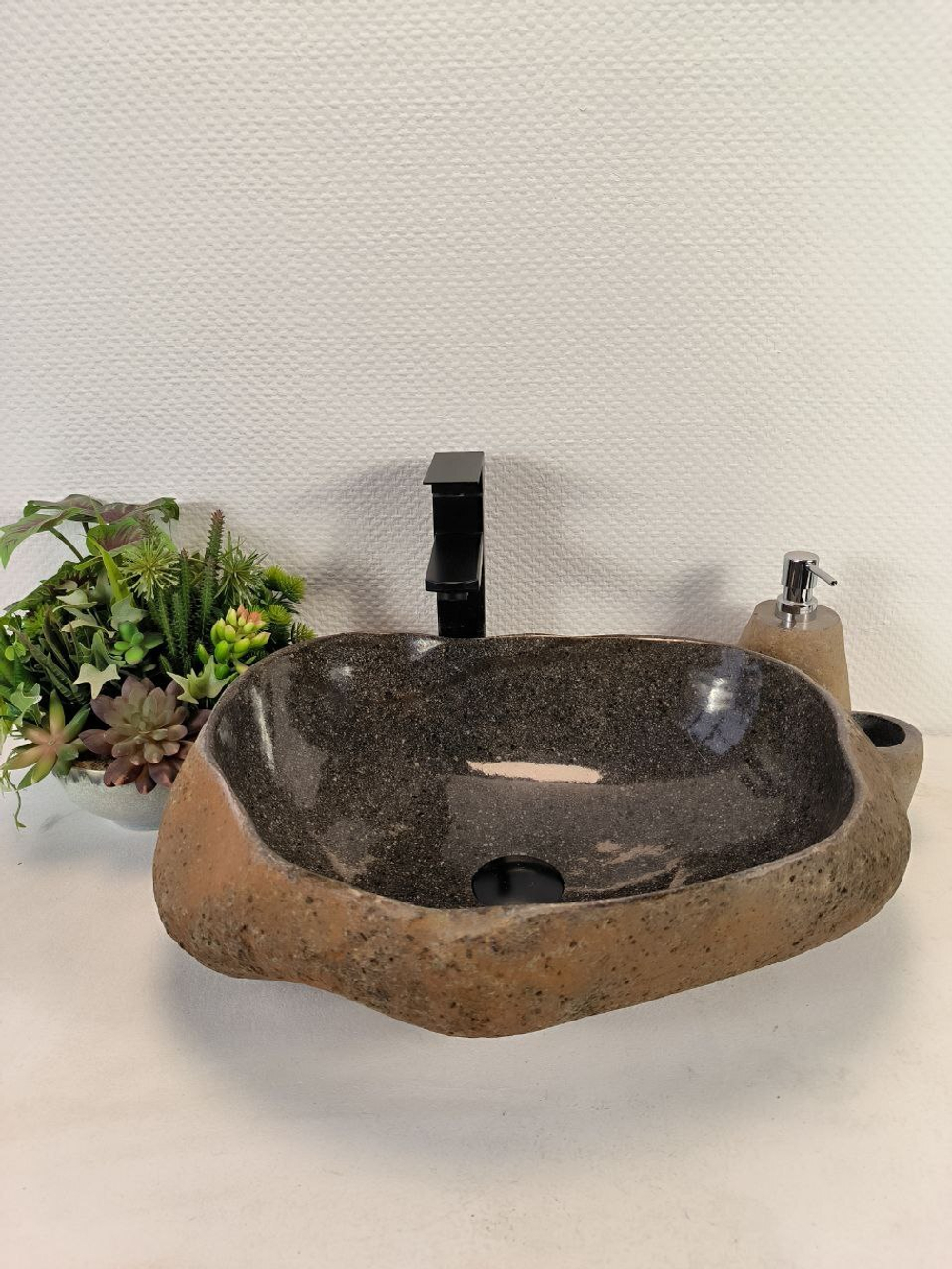 Раковина из речного камня RS-65618 50*36*15 0861