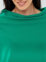 Лонгслив оверсайз с вырезом лодочка зеленый