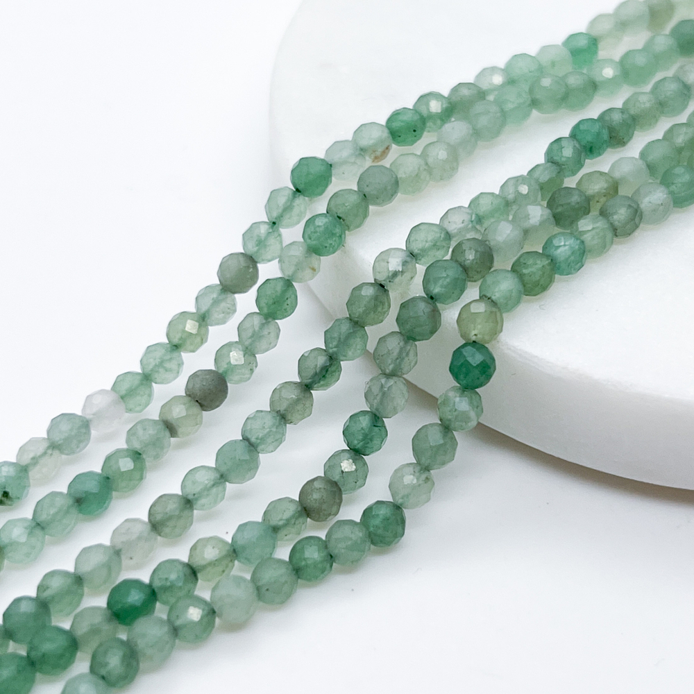 Авантюрин граненый бусины, диаметр 4,1-4,2 мм, цена за отрезок 19 см (1/2 нити)