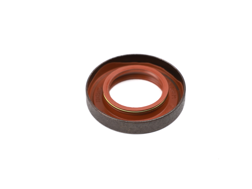 Сальник 32х56х10 а/м ВАЗ-2101 вторичного вала коробки передач (красный с пружиной/NBR) Резинотехника г. Балаково ( ОЕ 2101-1701210 к. )