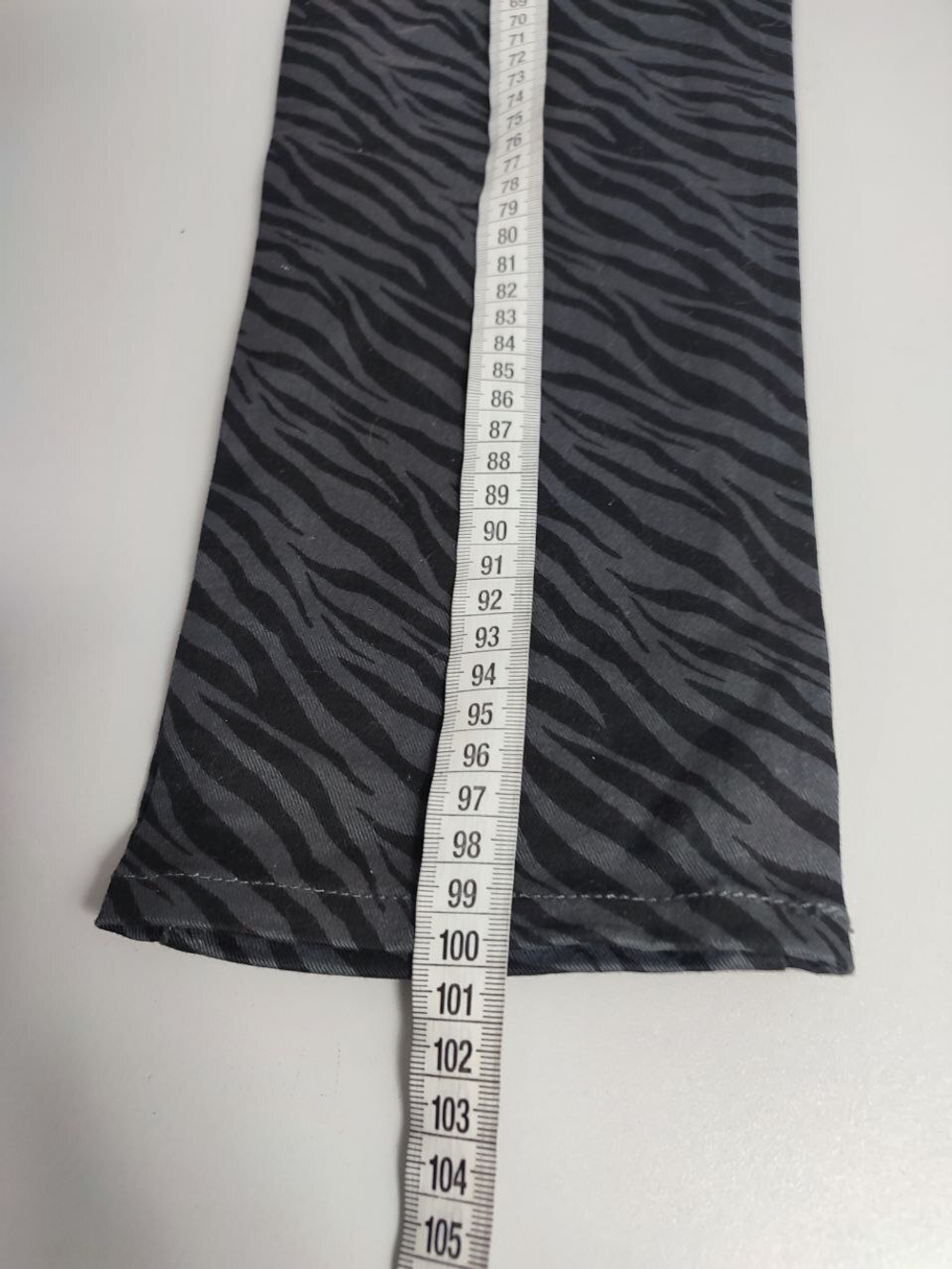 Брюки Uniqlo с принтом 46 размер