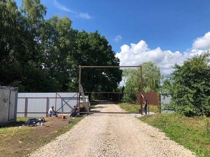 На въезде в «Романовский Парк – 2» устанавливаются откатные ворота