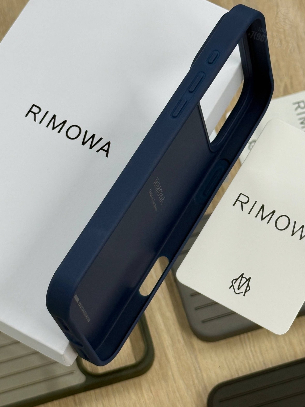 Чехол на iPhone 17 Pro Max Rimowa