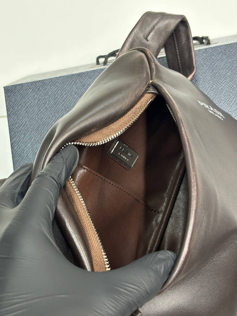 Сумка-мессенджер Prada