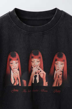 ZARA ФУТБОЛКА С ЭФФЕКТОМ ПОТЕРТОСТИ JENNIE RUBY®, АНТРАЦИТОВО-СЕРЫЙ