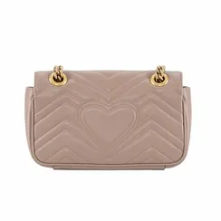 Стеганая мини-сумка Gucci GG Marmont бежевый