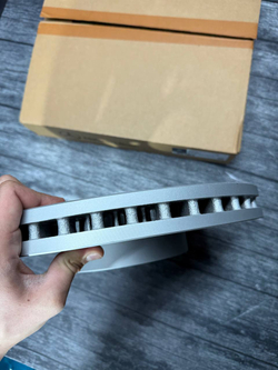 Тормозной диск передний Mercedes-Benz A2124210512