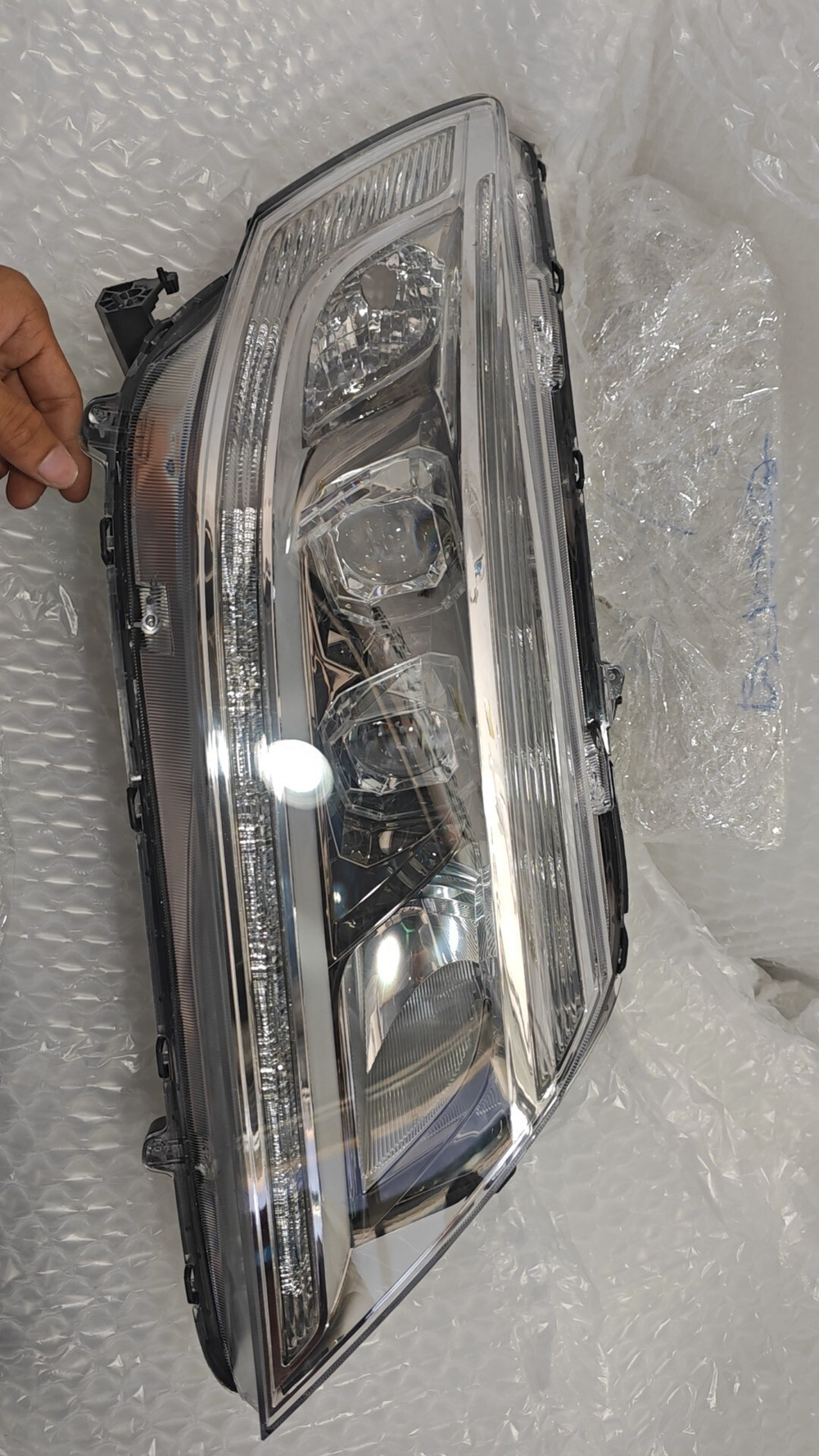 Оригинальная LED фара на Honda Crider (Левый руль, высокая комплектация)