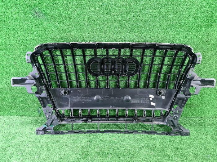 Решетка радиатора Audi Q5 1 8R (2012-2017)