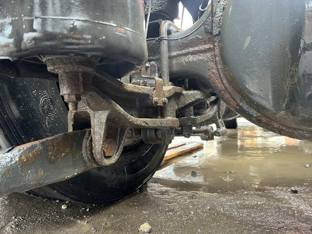 Кронштейн пневморессоры левый