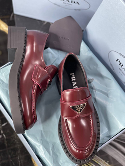 Лоферы Prada