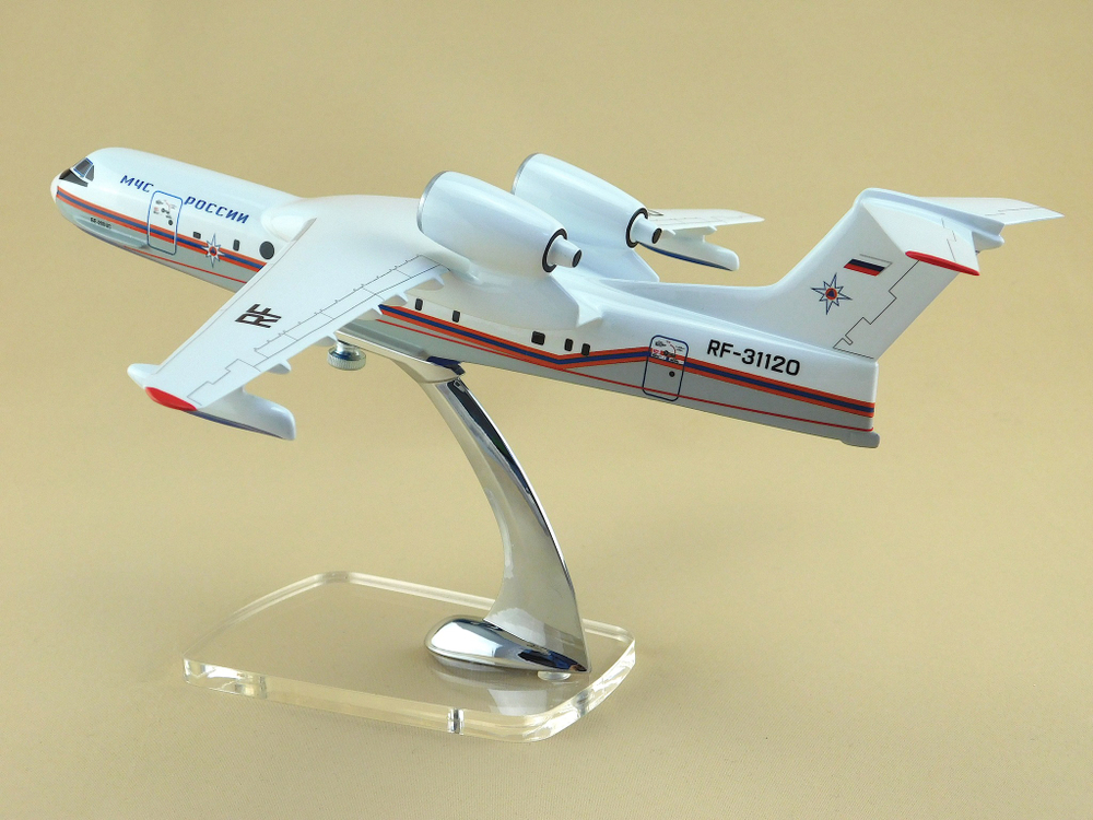 Модель самолета Бе-200 (М1:100, МЧС России, RF-31120)