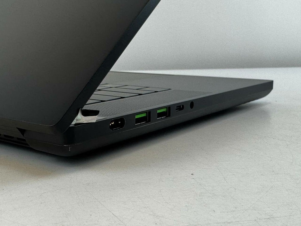 Игровой Ноутбук 16.0" ноутбук Razer Blade 16 2023 Black RZ09-0483UEJ4-R3U1 WQUXGA [3840х2400] i9 13950HX 32gb DDR5 2Tb SSD NVMe PCle NV GeForce RTX 4090 Win11 Home