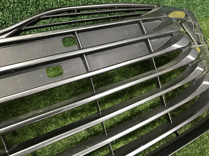 Решетка переднего бампера Toyota Camry xv70 (2017-2021)