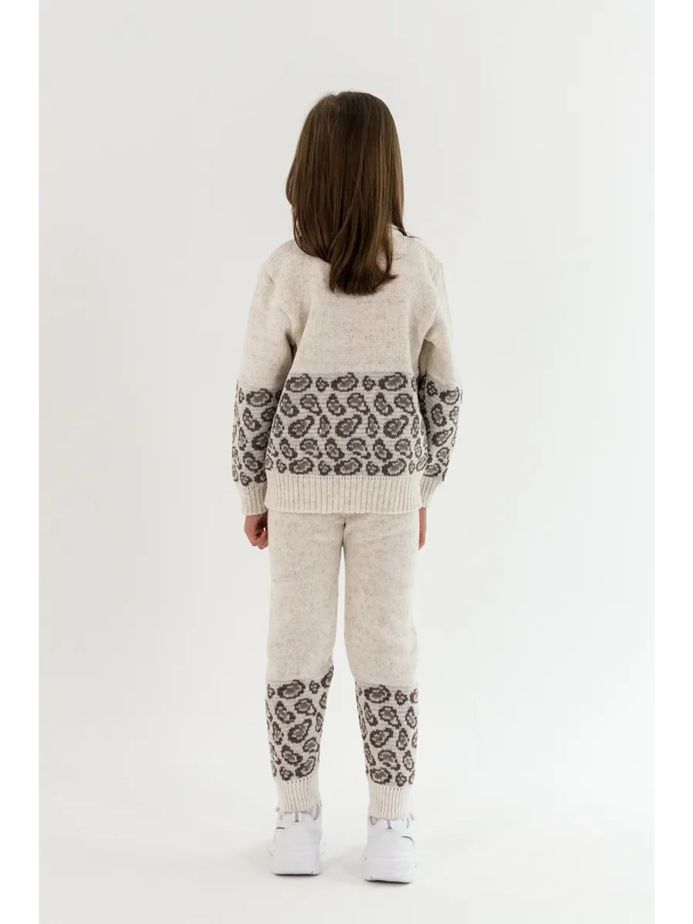 Свитер вязаный с горлом