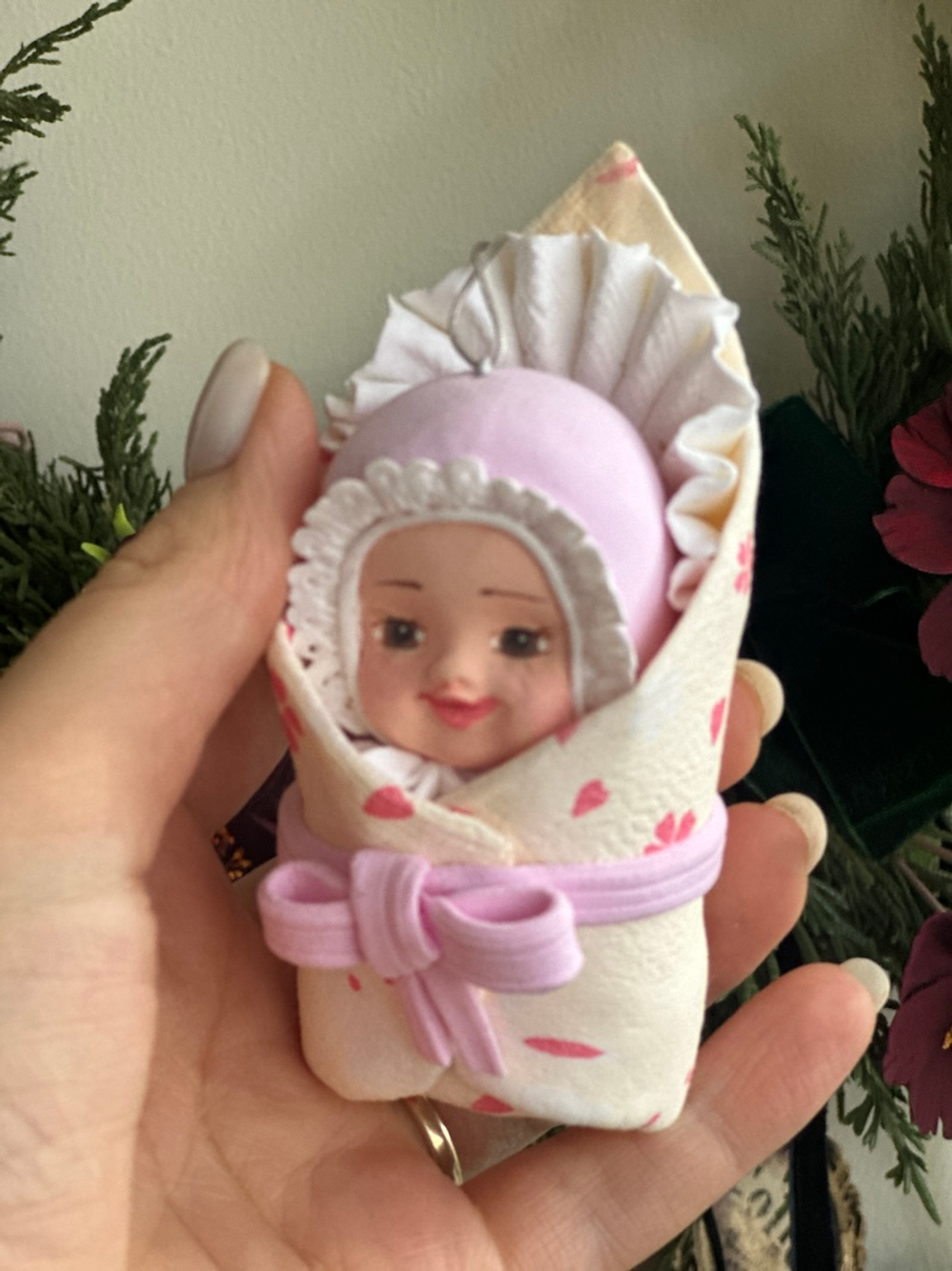 Елочная игрушка Пупсик в одеялке. Девочка