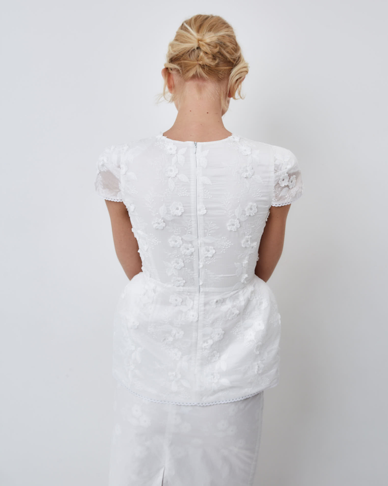 Топ с формодержащими бедрами из хлопкового шитья белый