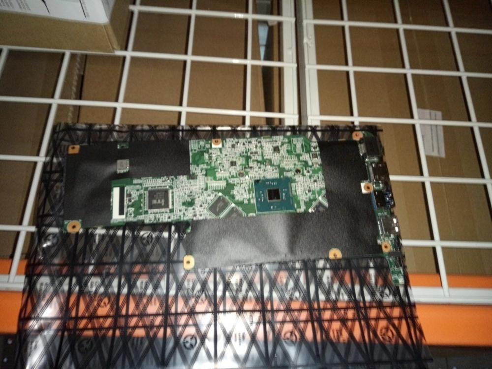 Материнская плата для ноутбука Lenovo Yoga 300-11IBR WIN N3700 4G 64G (5B20K13597), оригинал