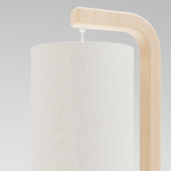 Крупный план фактуры натурального дерева и льна светильника Uno