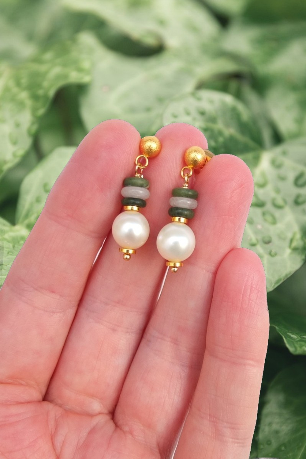 Серьги  жемчуг и натуральные камни, белый и зеленый