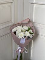 Авторский кулек из хризантемы, ромашки и альстромерии