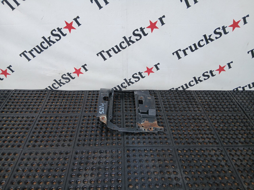 Кронштейн фары левой