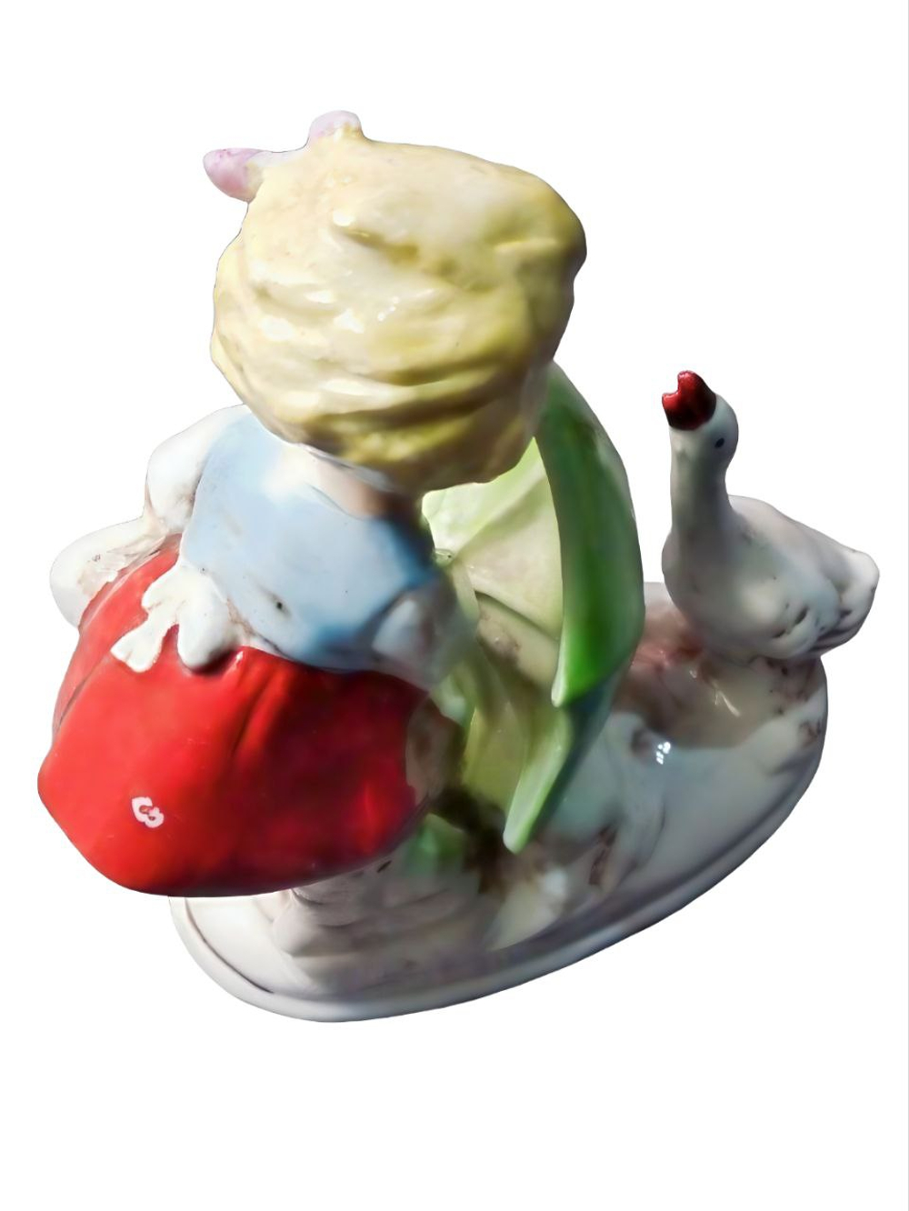 Статуэтка "Девочка с зонтиком и гусем" Lippelsdorf