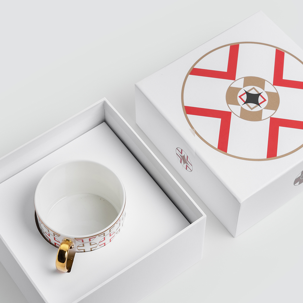 Чайная пара Farforite «Сигнум золотой» 250 мл в подарочной коробке