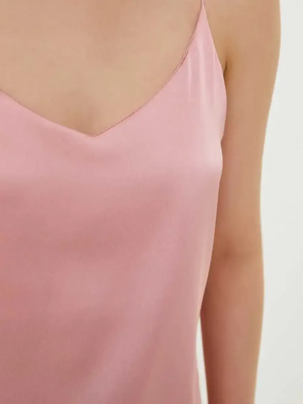 Топ на бретелях