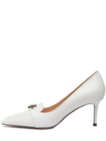 Женские туфли кожаные белые с пряжкой у носка