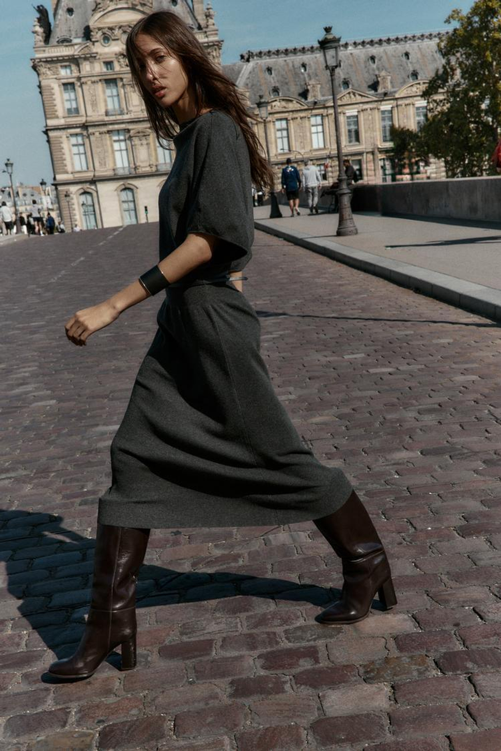 ZARA ТРИКОТАЖНОЕ ПЛАТЬЕ МИДИ С ПОЯСОМ, ТЕМНО-СЕРЫЙ