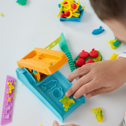 Play-Doh - Ciastolina Веселая фабрика 3 тюбика + аксессуары F8805 / артикул   F8805  / GTIN 5010996204646