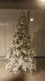 Заснеженная ель с гирляндой «Форесто» теплый свет (Литая+пвх) 210 см / 2,1 м