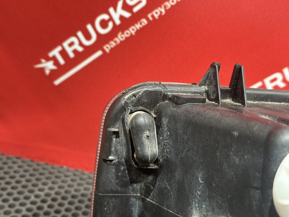 Фара передняя правая