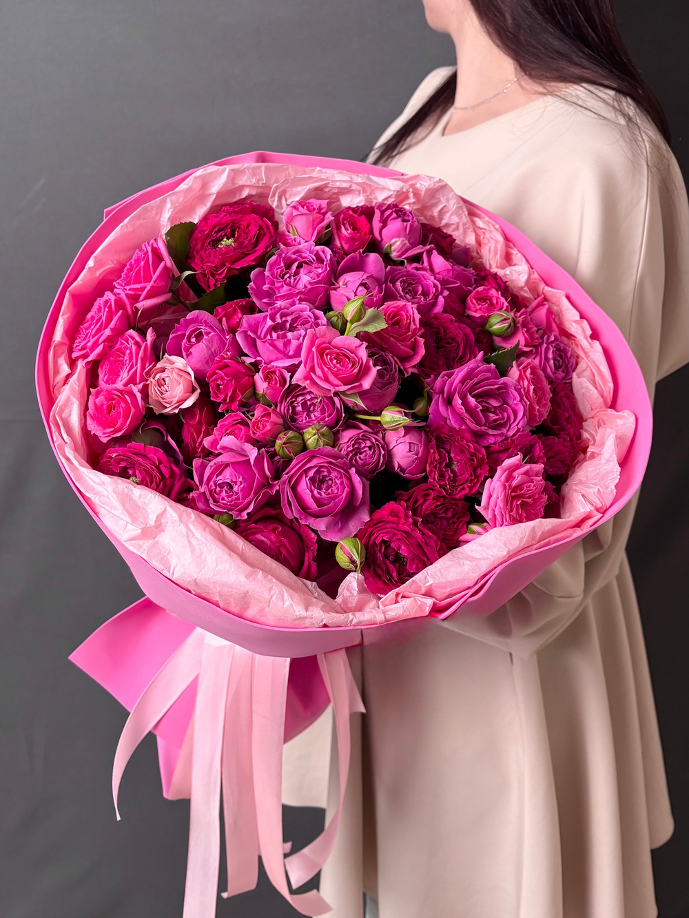 Букет из 31 кустовой пионовидной розы