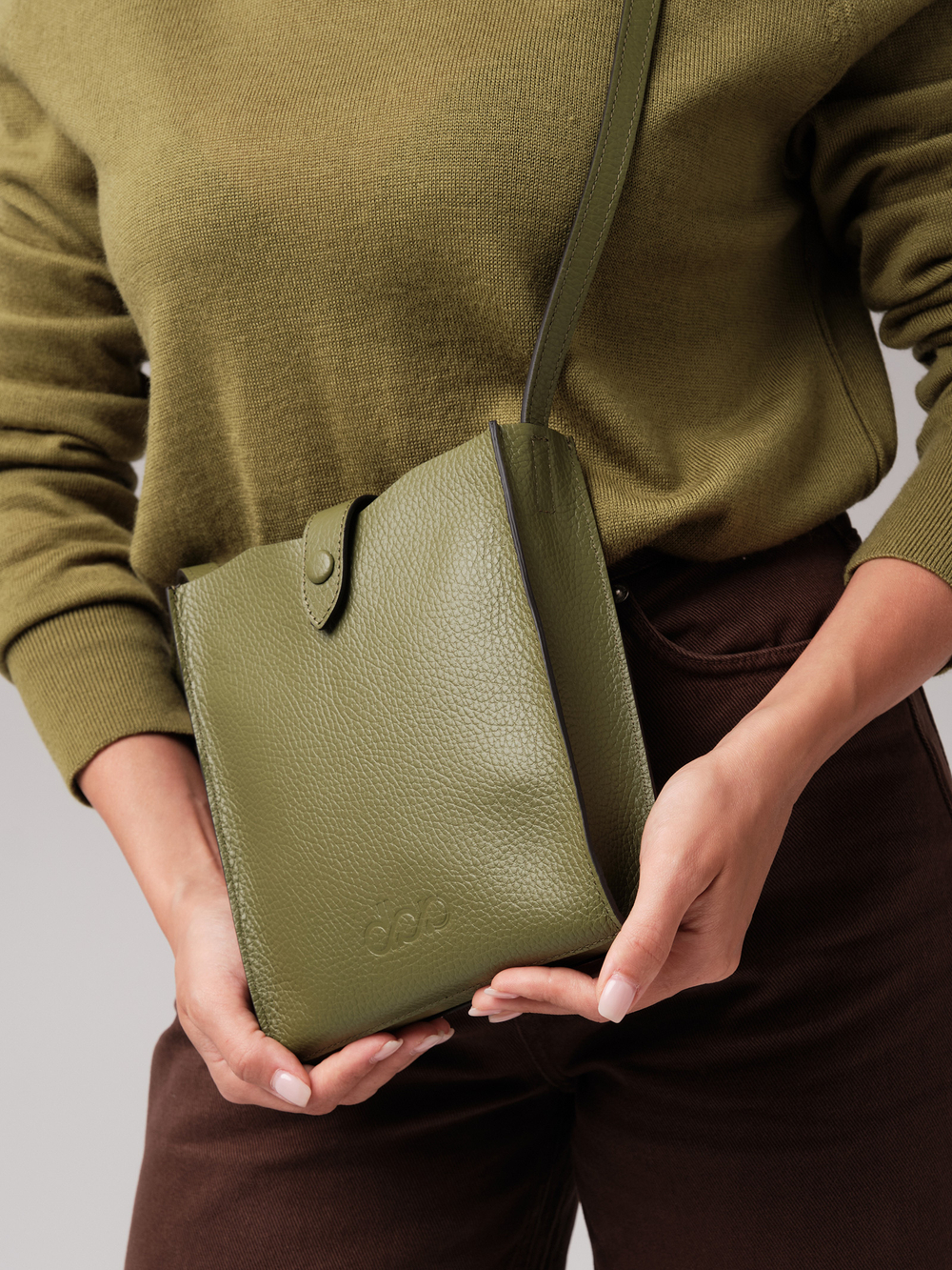 Женская кожаная сумка кросс-боди DBR 30919 зеленая водоросль