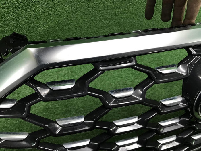 Решетка радиатора Audi Q3 2 (2018-н.в.) S-line