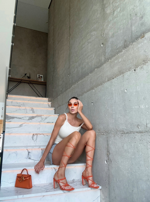 Боди с перекрутом