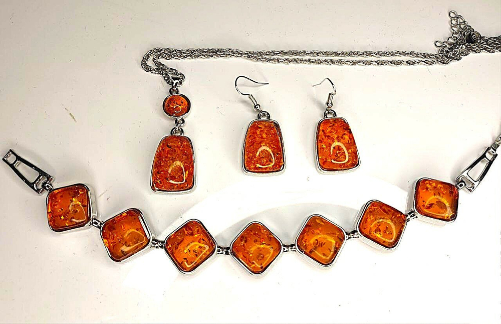 Элегантный комплект бижутерии с бижутерной смолой с янтарным оттенком  «Янтарное сияние» – Готовый образ в одном наборе!