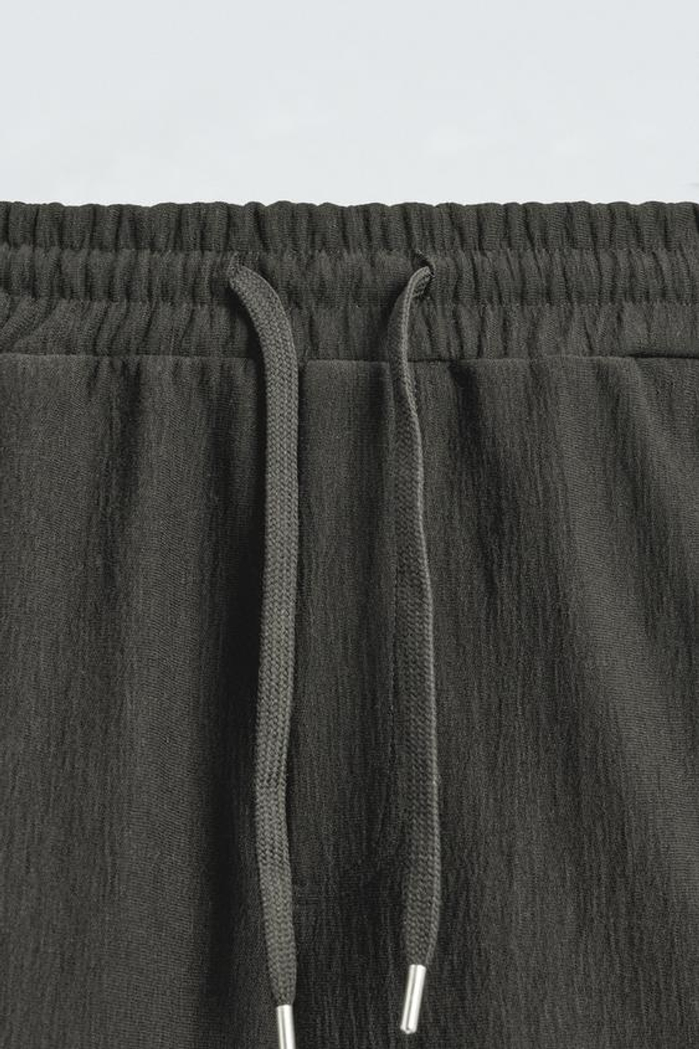 ZARA ШОРТЫ-ДЖОГГЕРЫ ИЗ РЕЛЬЕФНОЙ ТКАНИ, ЗЕЛЕНОВАТЫЙ