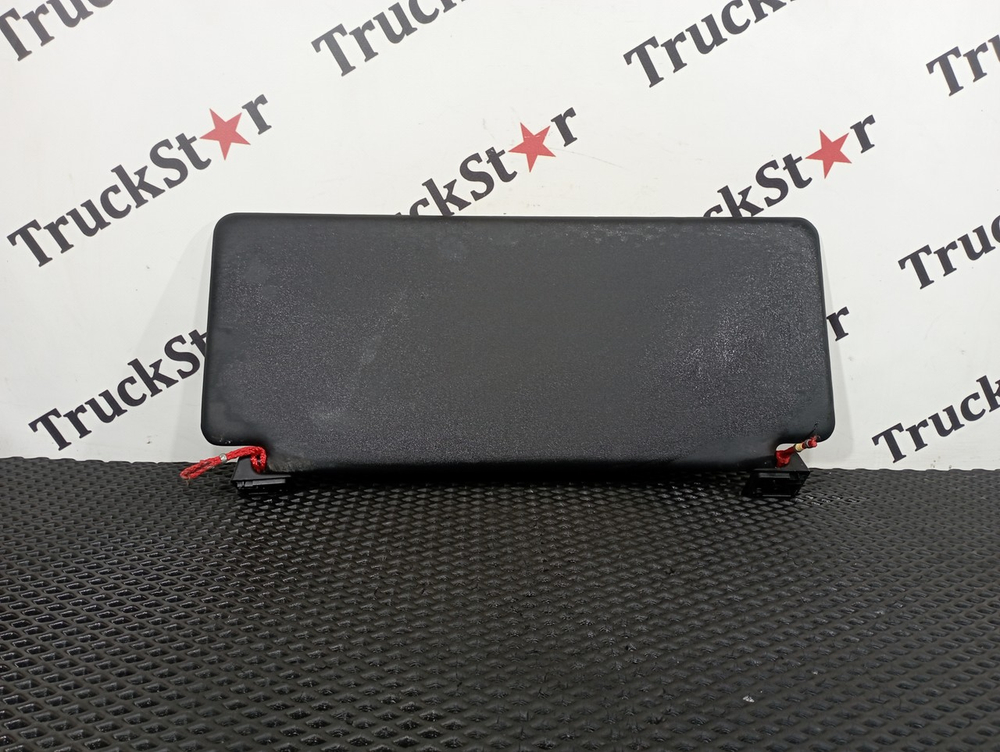 Козырек солнцезащитный правый